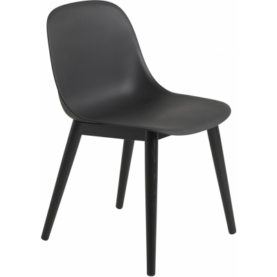 Muuto - Fiber Side Chair mit Holzgestell Schwarz