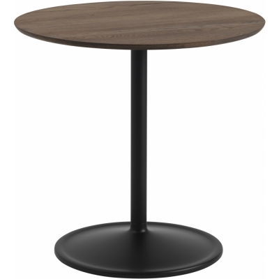 Muuto - Soft Café Tisch Ø75 cm niedrig Eiche dunkel geölt / Schwarz