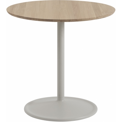 Muuto - Soft Café Tisch Ø75 cm niedrig Eiche geölt / Grau