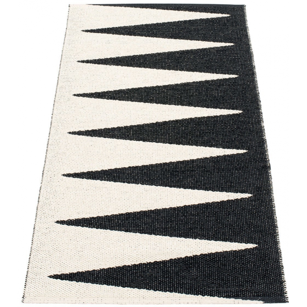 Pappelina Vivi Rug Black 70 x 150 cm nunido.