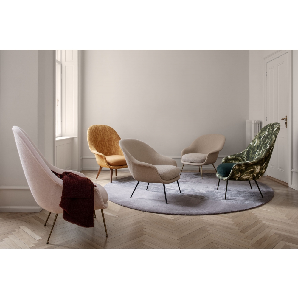 Gubi Bat Lounge Chair Low back Conic Base nunido.