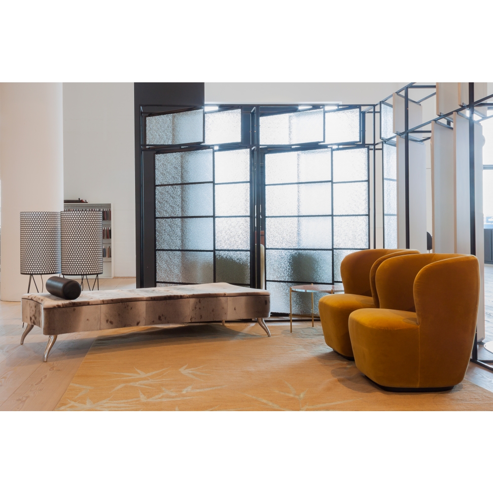 Gubi Stay Lounge Chair with Swivel Base nunido.